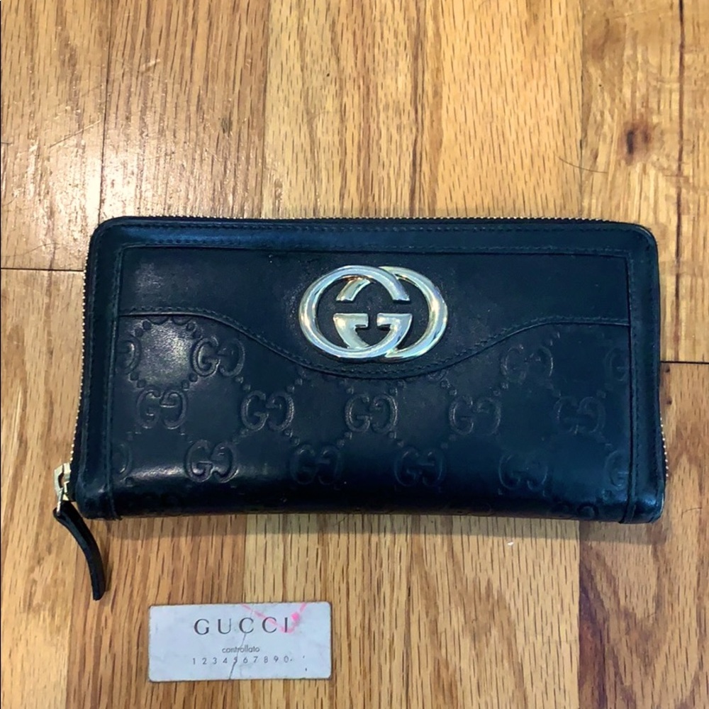 Gucci Black GG Leather Zip Wallet with Silver Logo